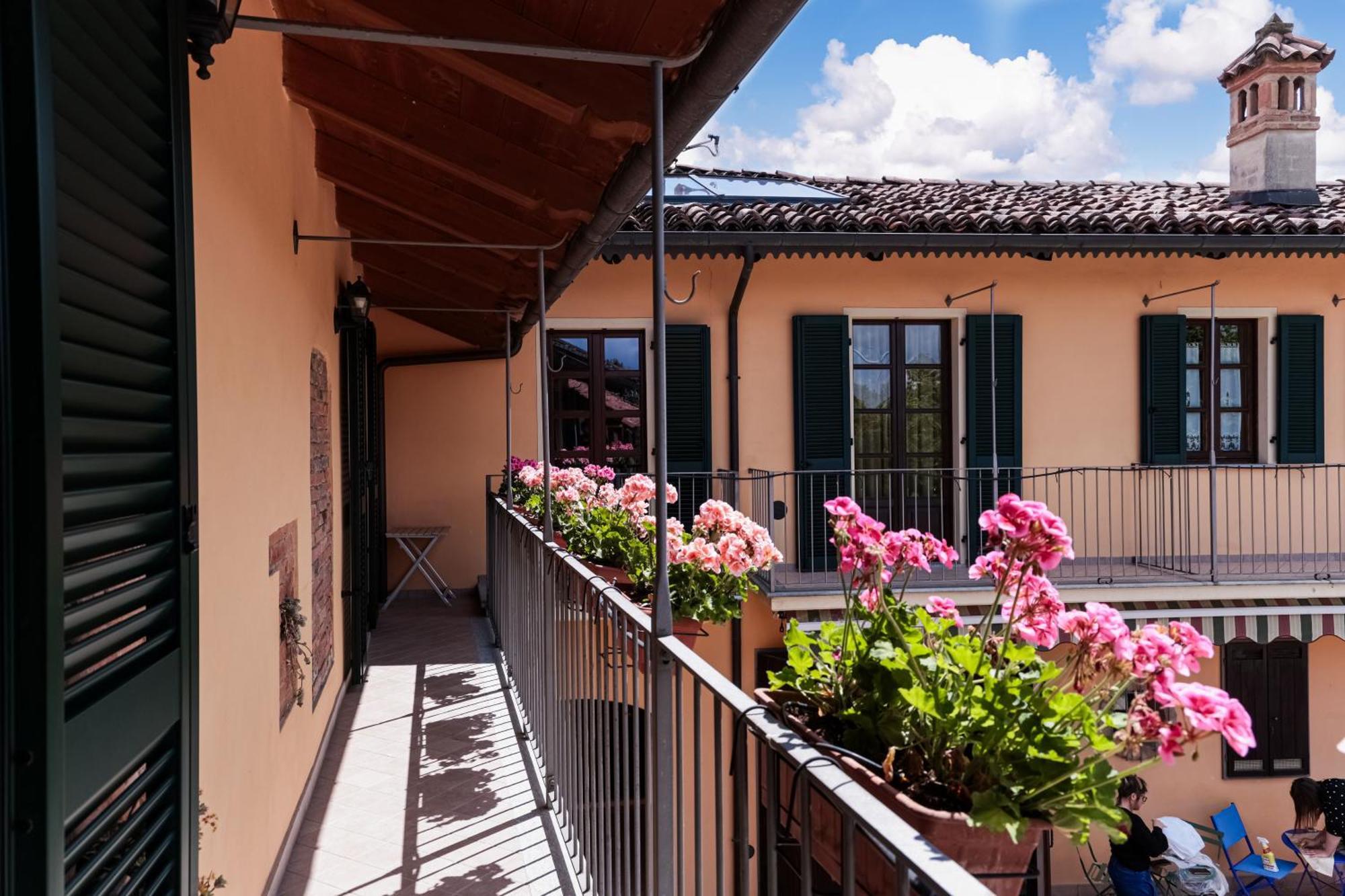 La Cantinella Country House La Morra Buitenkant foto